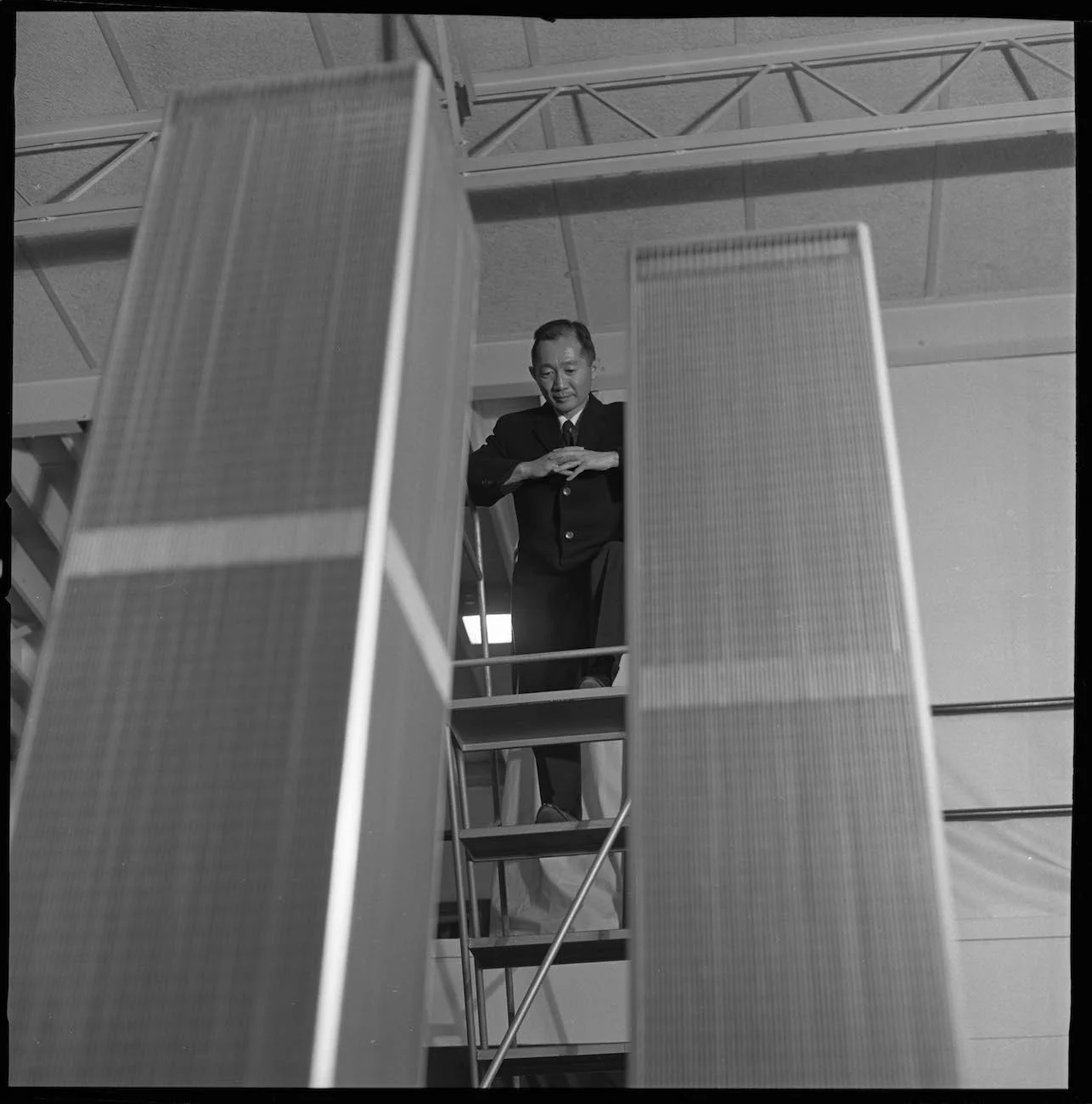 Architect Minoru Yamasaki with model of the World Trade Center. Photo by Balthazar Korab, c. 1971, Library of Congress; courtesy the Muscarelle Museum of Art