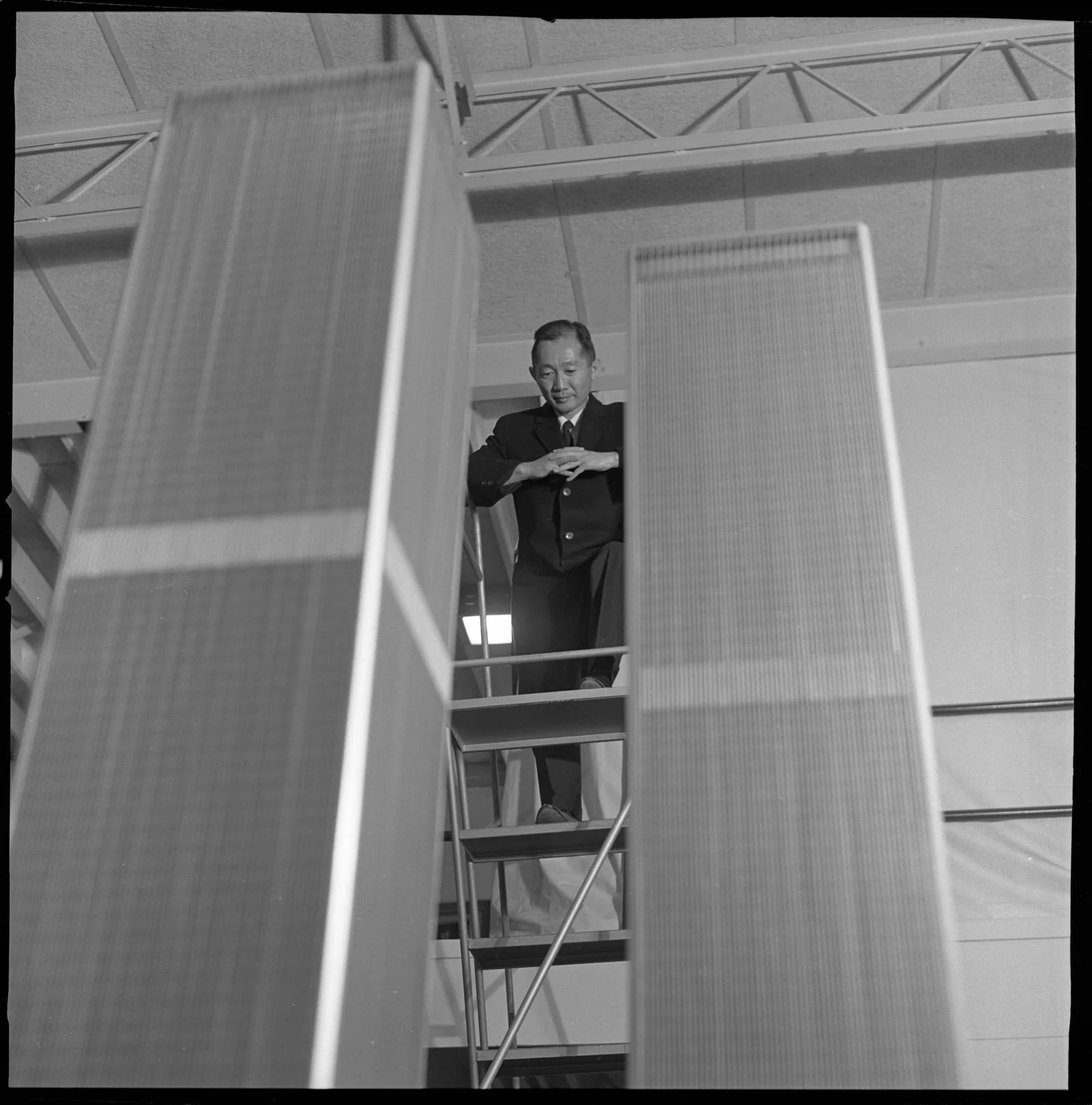 Balthazar Korab, Architect Minoru Yamasaki with model of the World Trade Center, c . 1971, Library of Congress