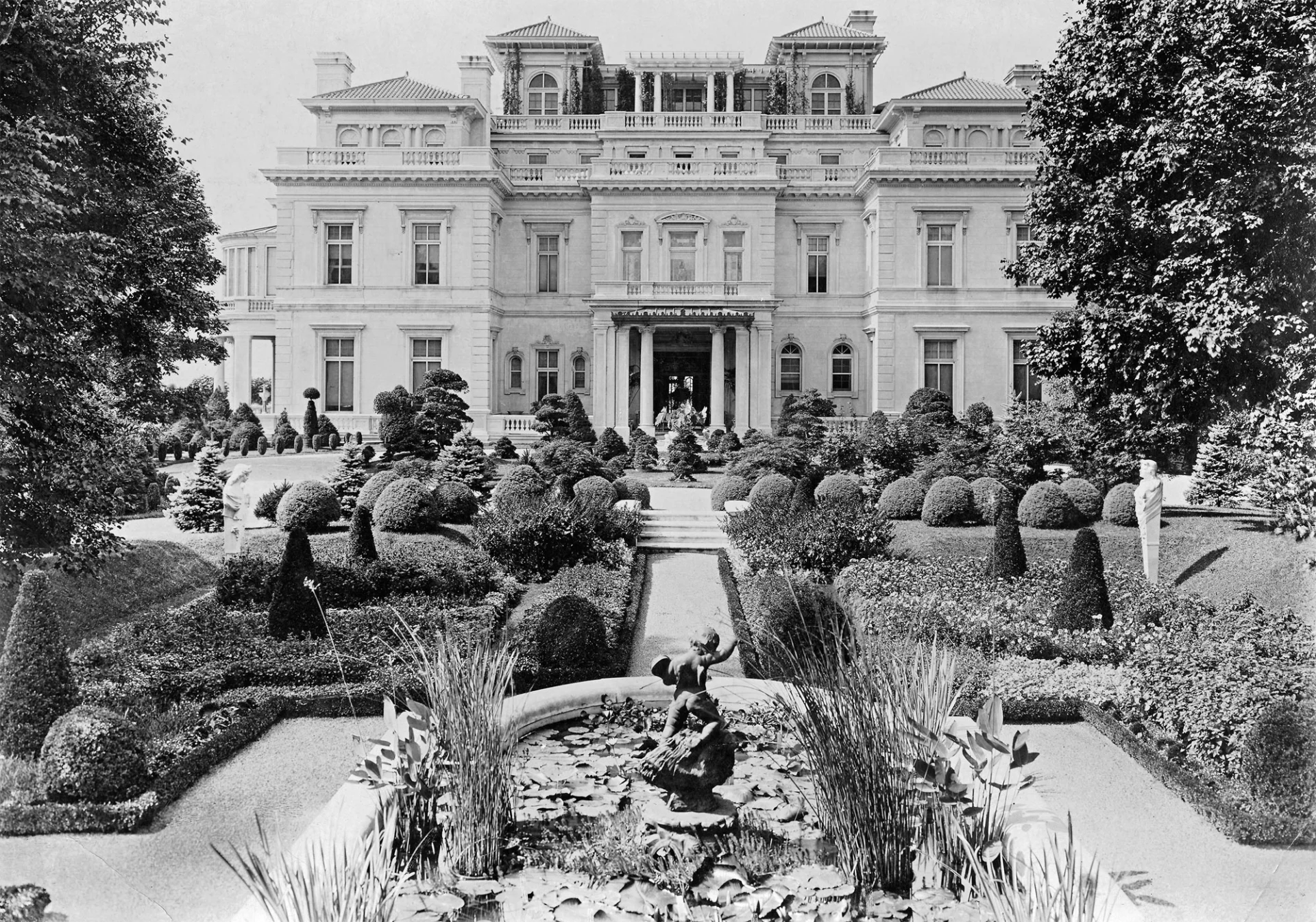 Eastern façade of Pembroke, Captain De Lamar’s Long Island mansion, with Tiffany Studios’ window ‘Woman in a Pergola with Wisteria’ over the main entranceway. Glen Cove Public Library, Robert R. Coles Long Island History Collection